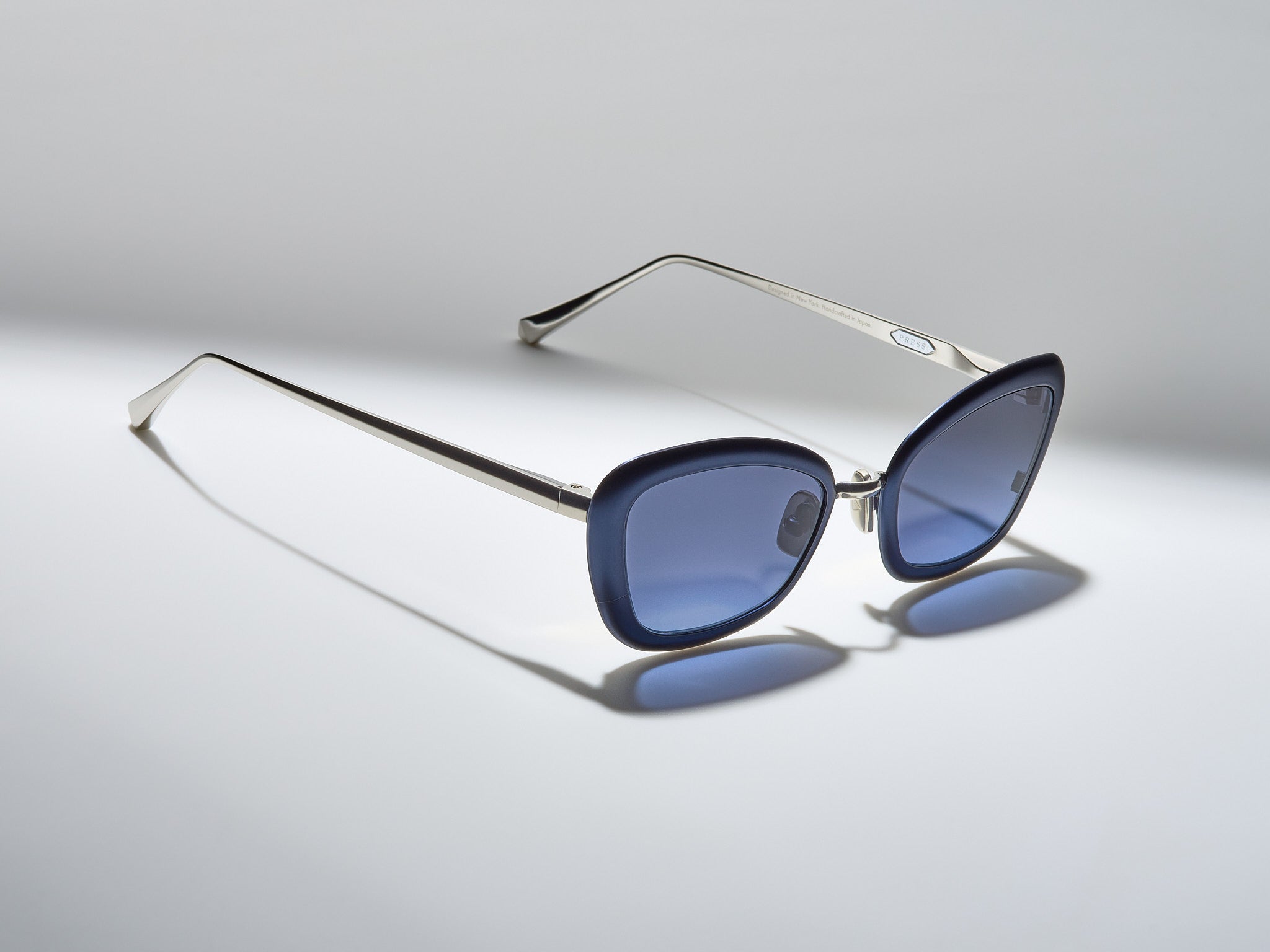 Stingray Navy / Platinum - ST001 #color_navy-platinum-st001
