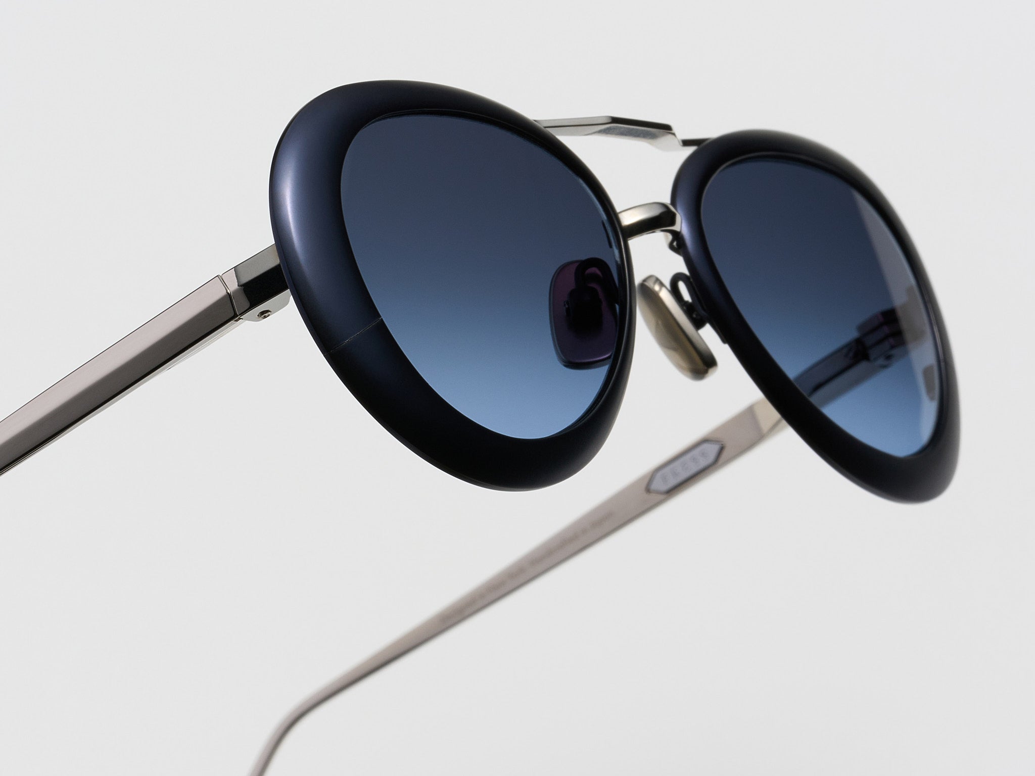 Toronado Navy / Platinum - ST001 #color_navy-platinum-st001