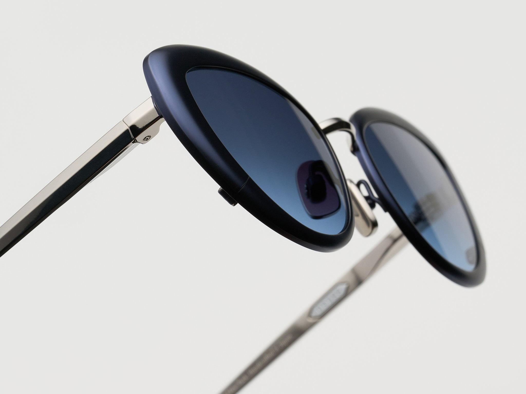 Charger Navy / Platinum - ST001 #color_navy-platinum-st001