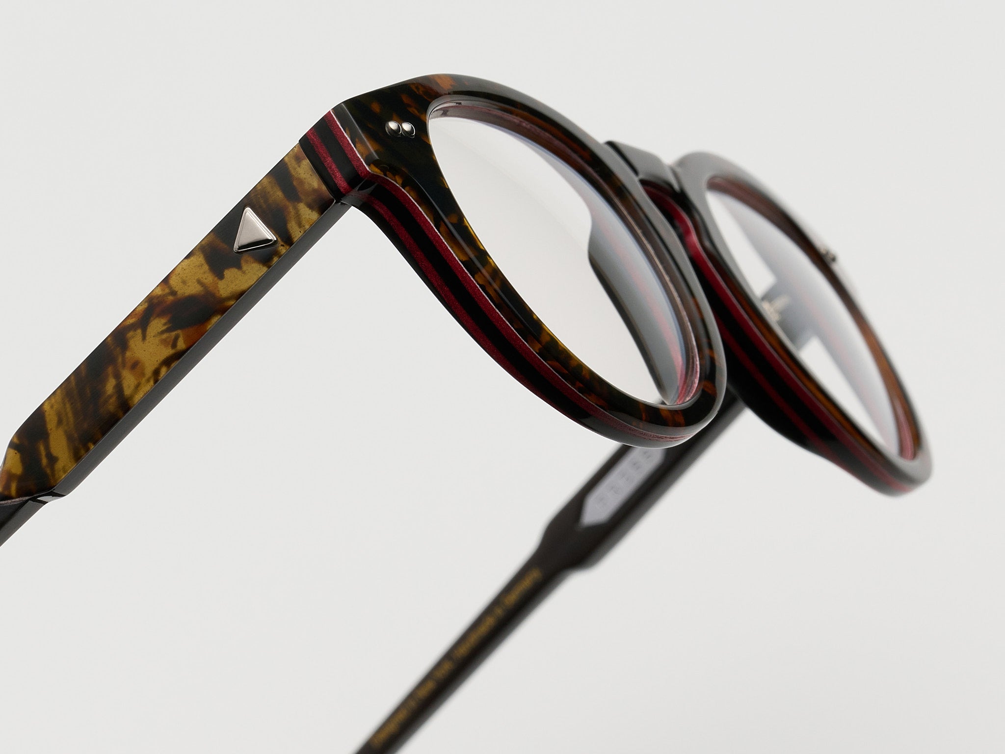 The Chairman Horn Testudo Stack - JP038 #color_testudo-stack-jp038