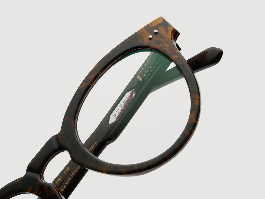 The Chairman Horn Testudo Stack - JP038 #color_testudo-stack-jp038