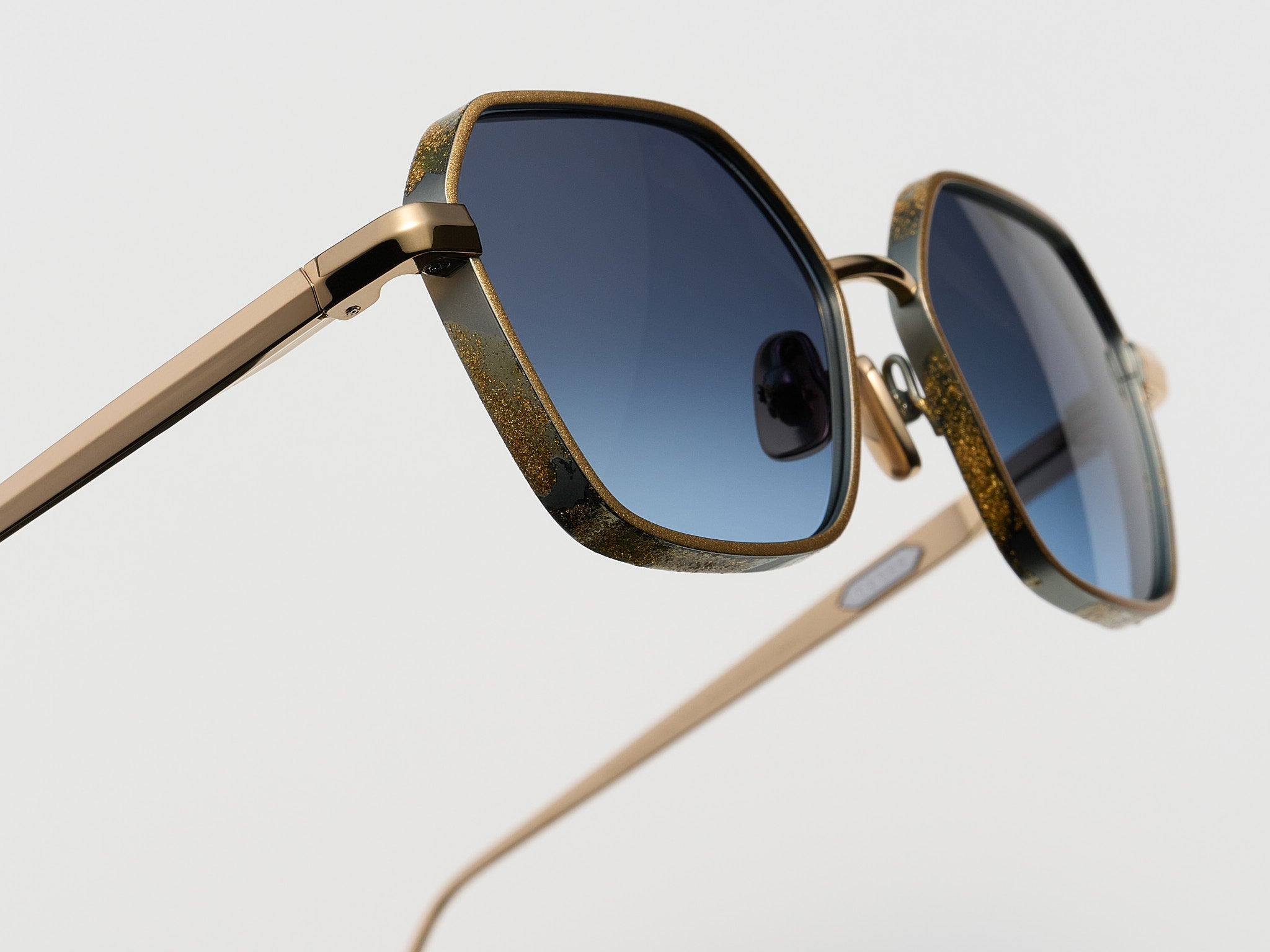 Love Gold Leaf Nassau Gold Leaf - DR018 #color_nassau-gold-leaf-dr018