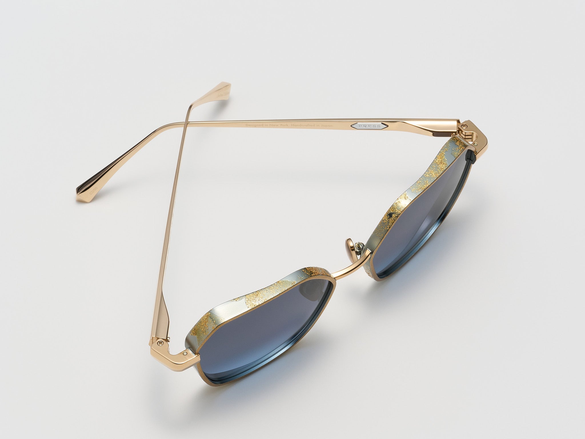 Love Gold Leaf Nassau Gold Leaf - DR018 #color_nassau-gold-leaf-dr018
