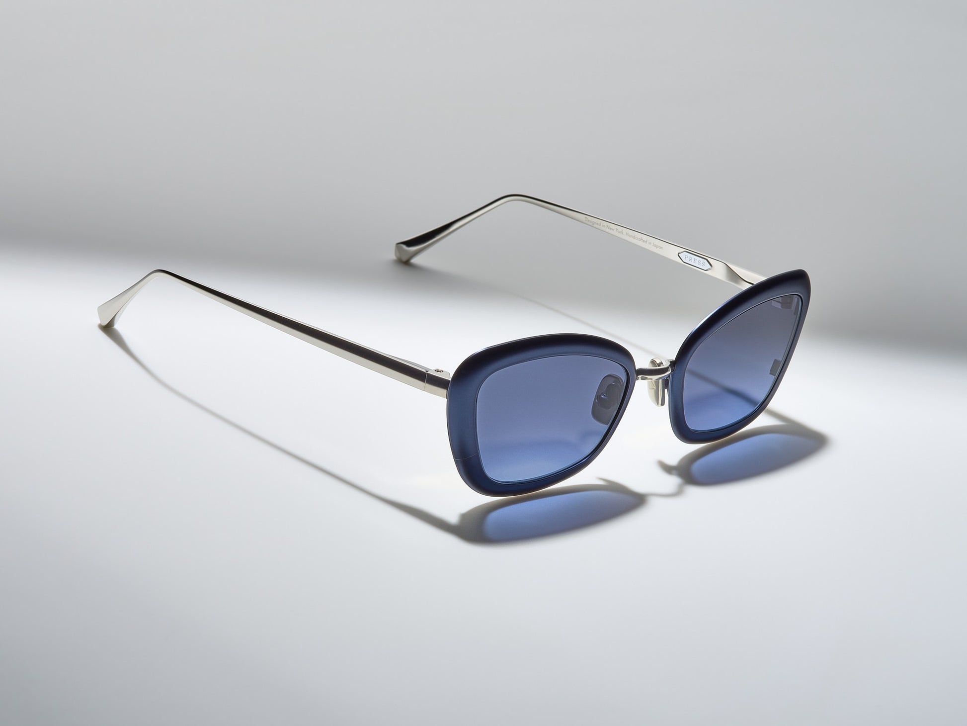 Stingray Navy / Platinum - ST001 #color_navy-platinum-st001