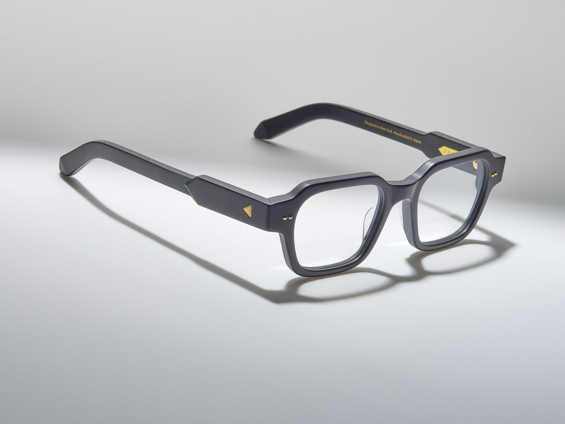The Face Optical Matte Black / Gold - TI001 #color_matte-black-gold-ti001