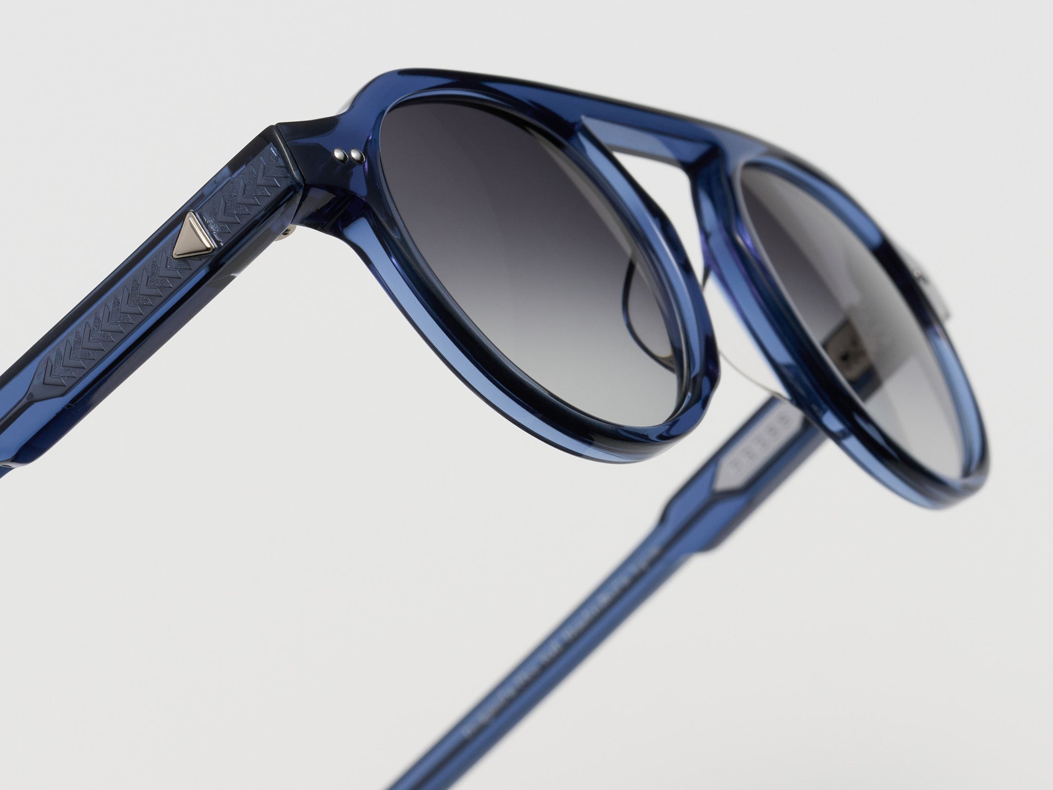 The Salesman Blue Crystal / Silver - TI002 #color_blue-crystal-silver-ti002