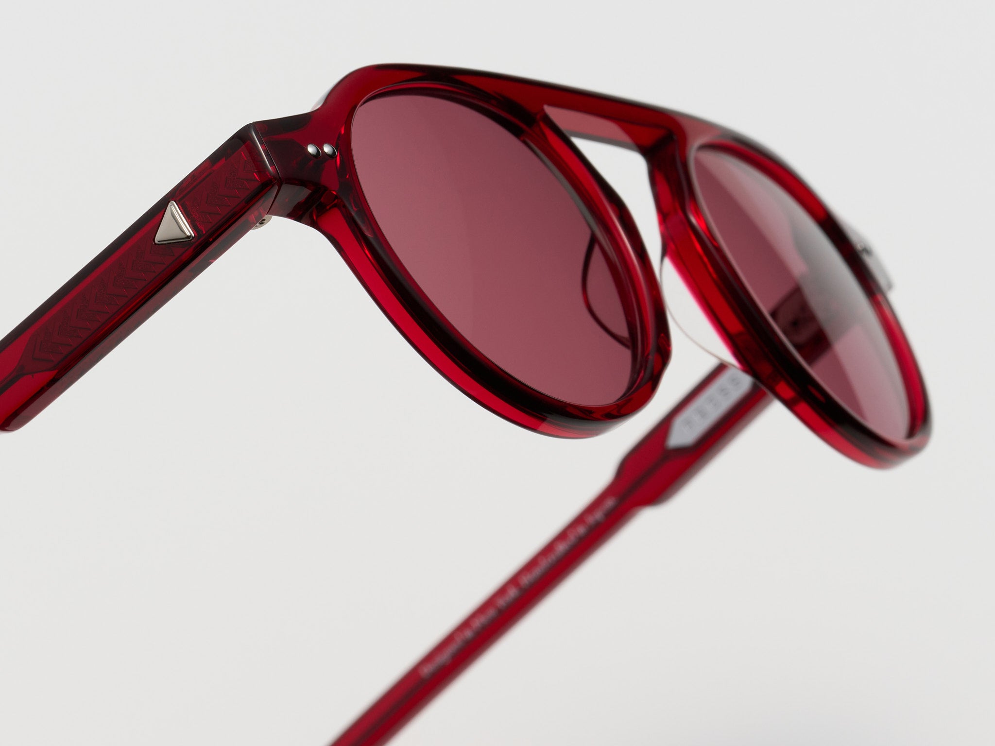 The Salesman Red Crystal - TI016 #color_red-crystal-ti016