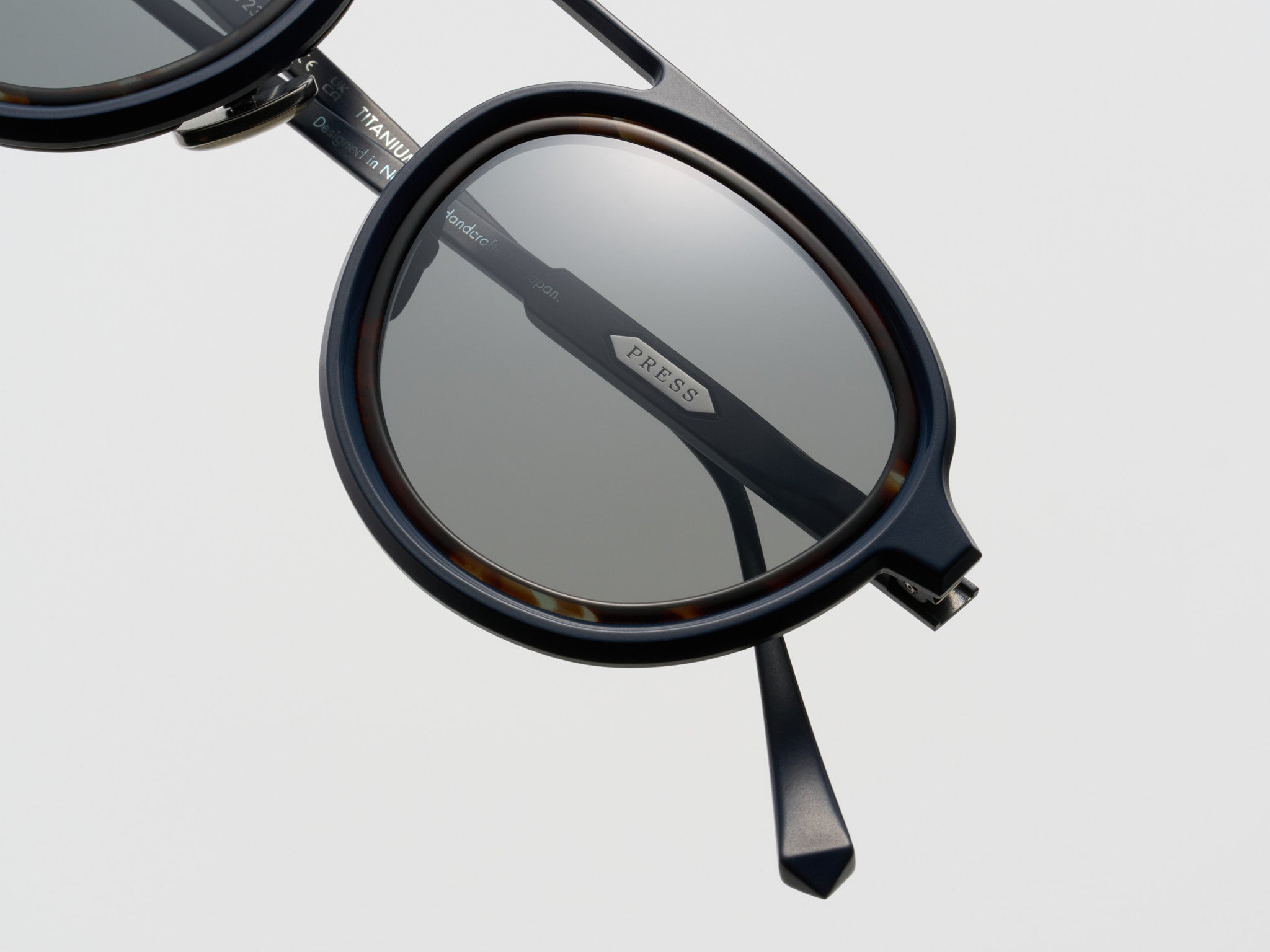 Trane Blue Noir - CA004 #color_blue-noir-ca004