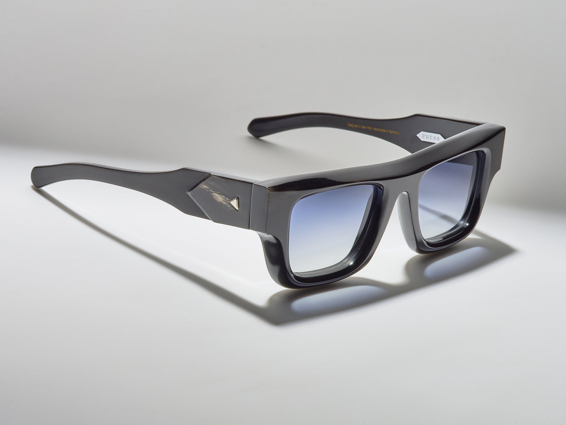 Untitled Horn Black #color_black