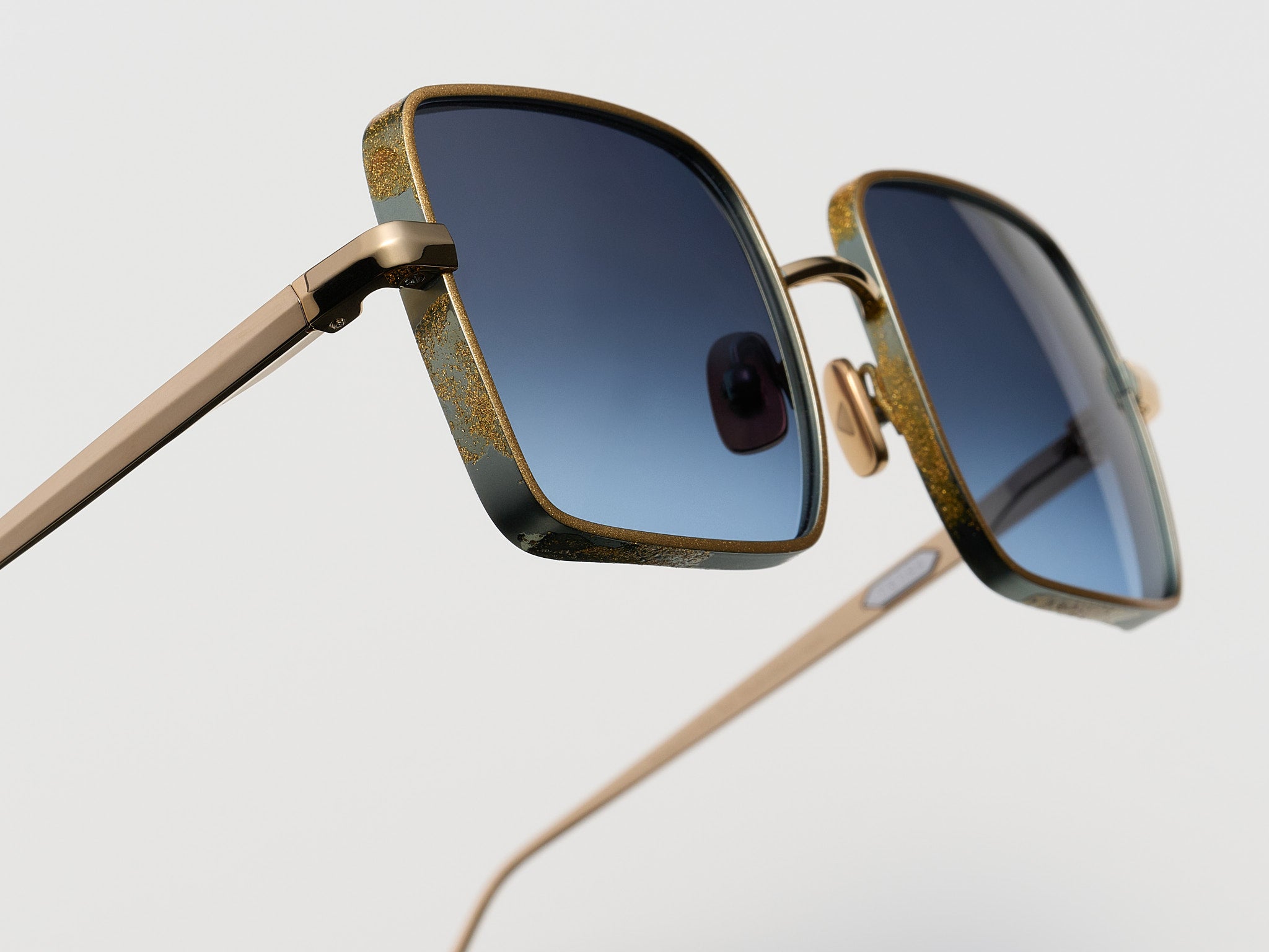 White Rabbit Gold Leaf Nassau Gold Leaf - DR018 #color_nassau-gold-leaf-dr018