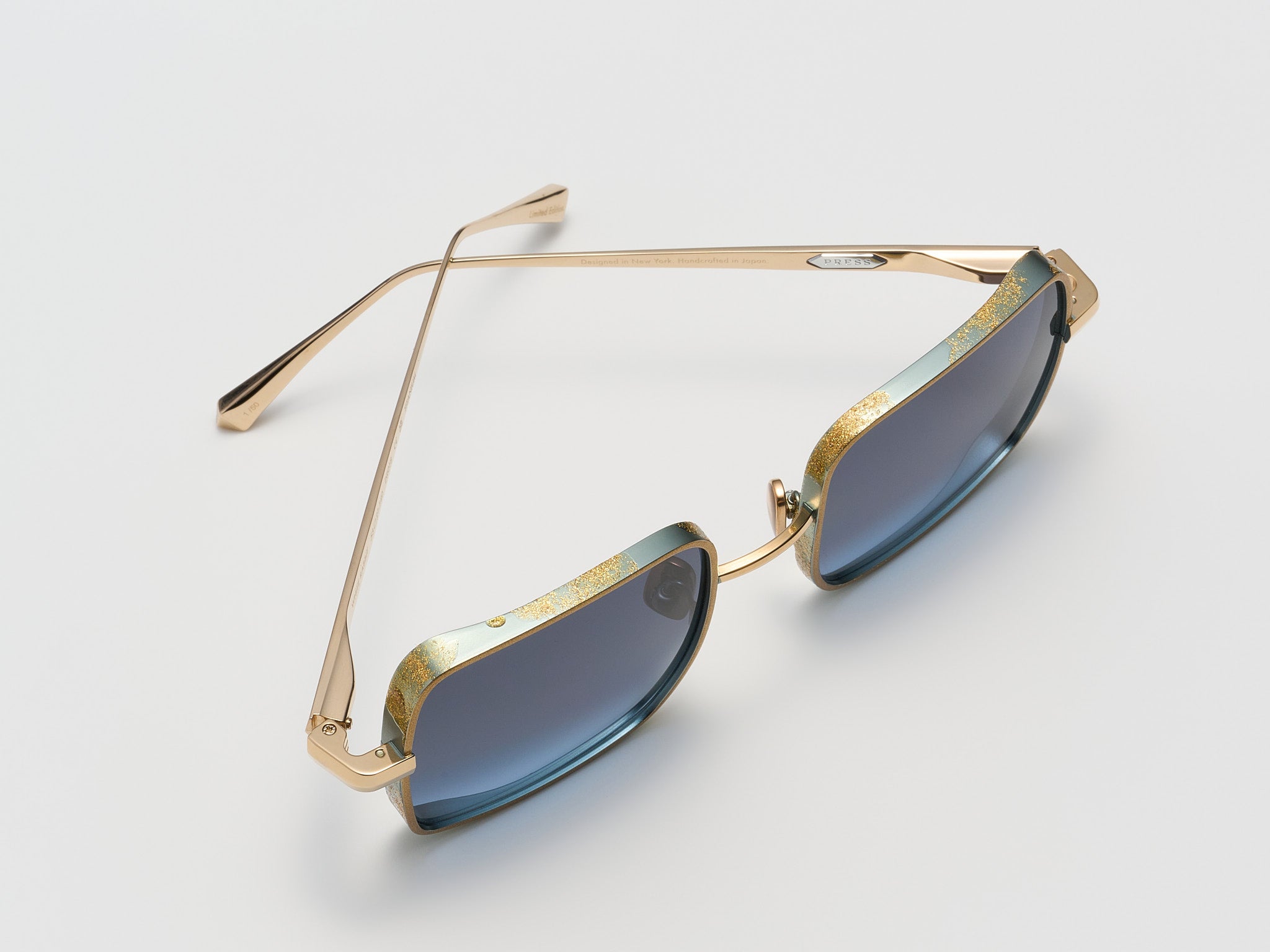 White Rabbit Gold Leaf Nassau Gold Leaf - DR018 #color_nassau-gold-leaf-dr018